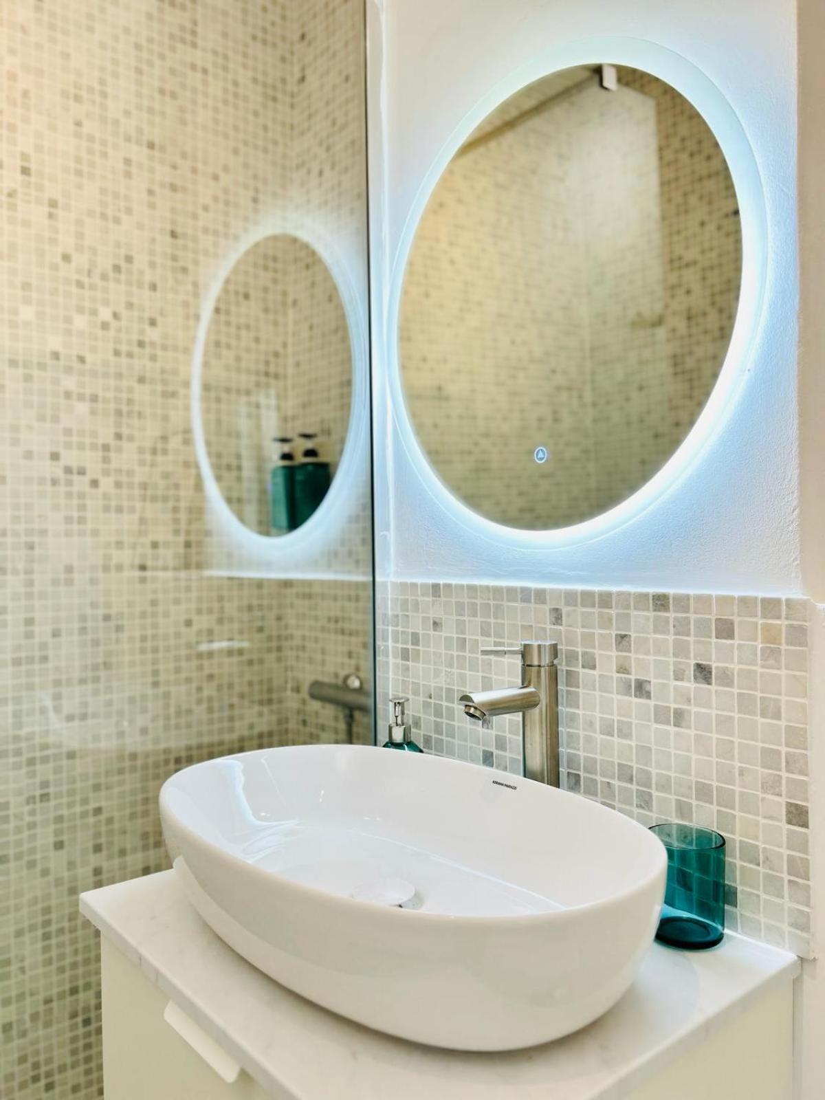 Urban Parkside Retreat Cozy 2-Bed Ap By Metro Διαμέρισμα Βουκουρέστι Εξωτερικό φωτογραφία